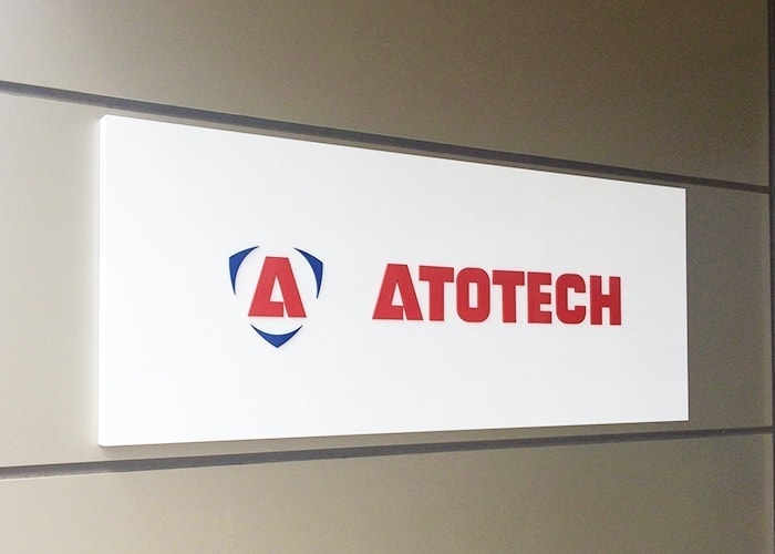 ステンレス看板の写真