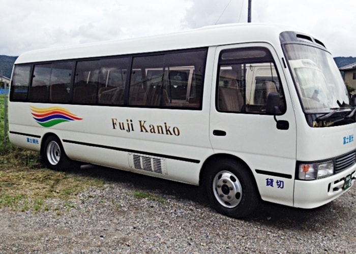 カッティングシートを施した車