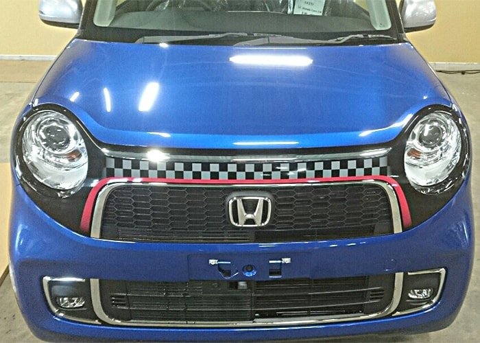 カッティングシートを施した車