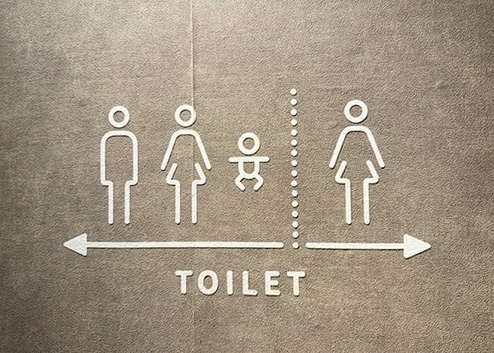 シート加工のトイレ案内サイン